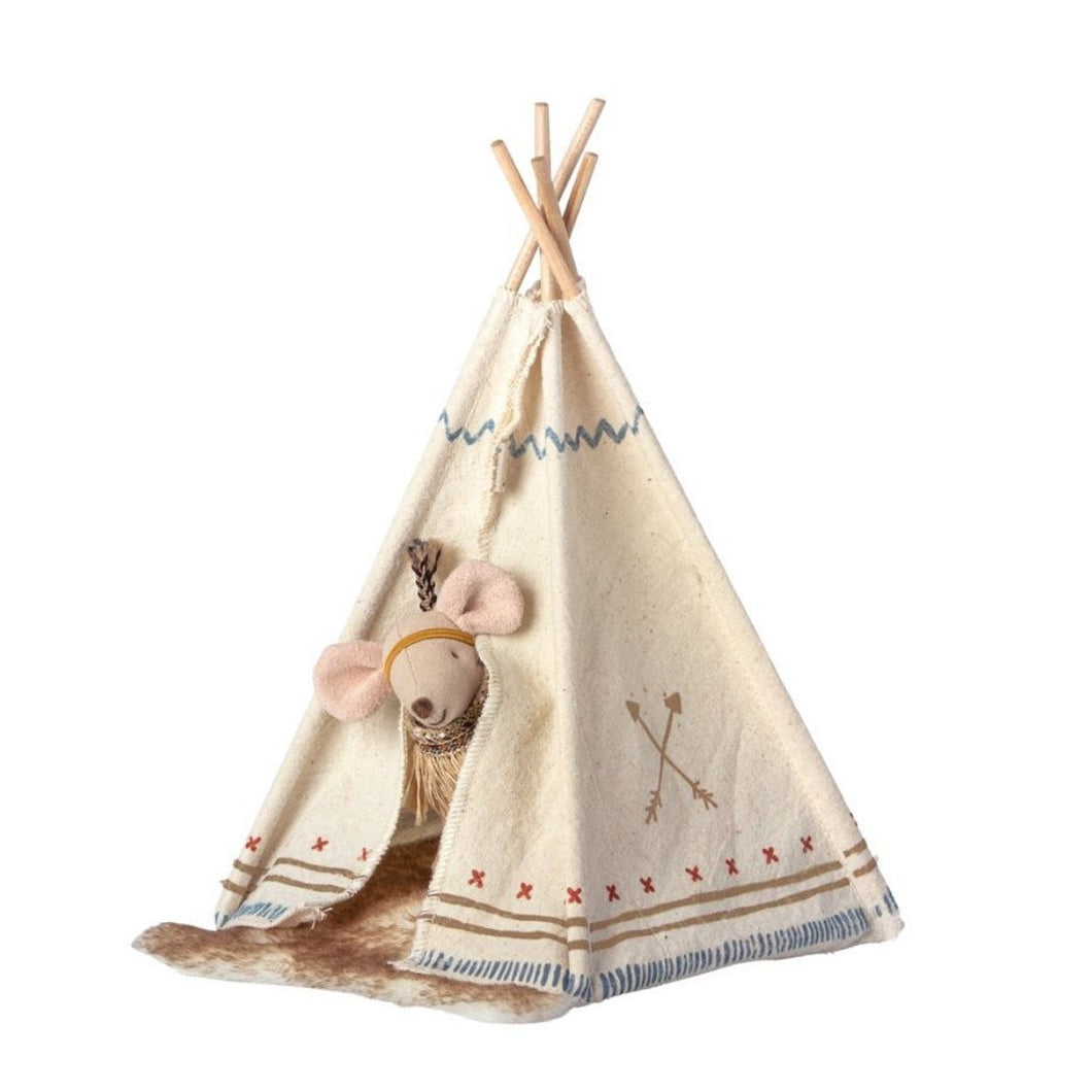 Maileg shops Little Sister Mouse and Teepee